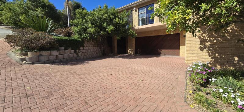 4 Bedroom Property for Sale in Glentana Western Cape